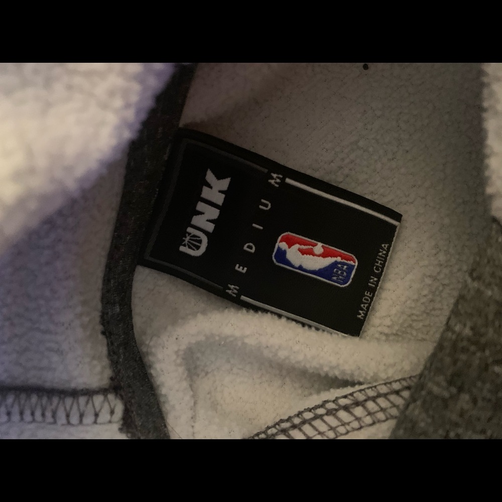 Men’s Medium NBA Grizzlies Hoodie - Picture 3 of 3